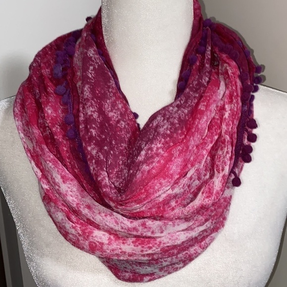 American Eagle Pink Purple Tie Dye Artsy Bohemian Pom Pom Tassels Infinity Scarf - Picture 9 of 16